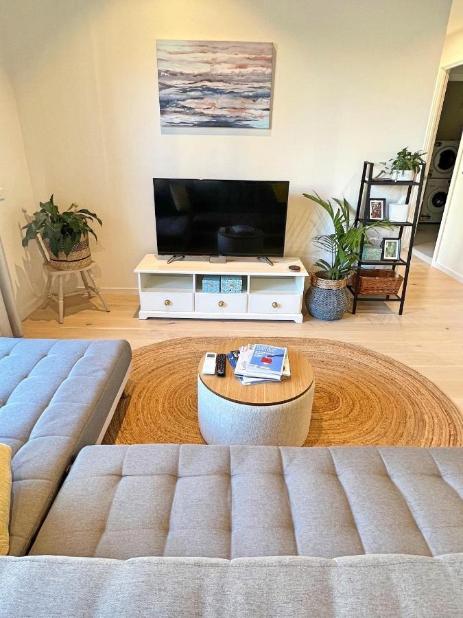Industrial Yet Modern, 1Bd 1Bth Apt - Woden Phillip Ngoại thất bức ảnh